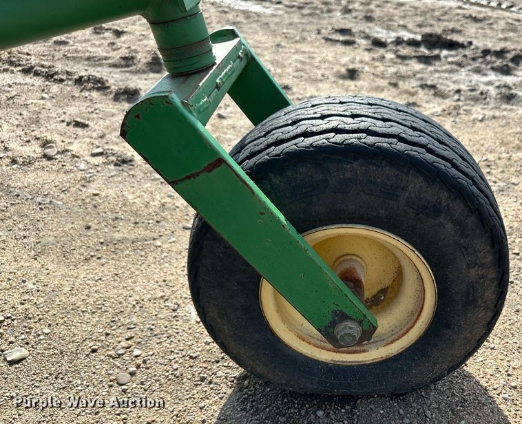 image for item NY9152 John Deere  pickup head