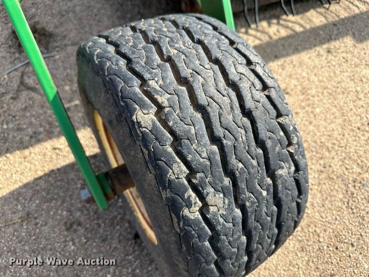 image for item NY9152 John Deere  pickup head