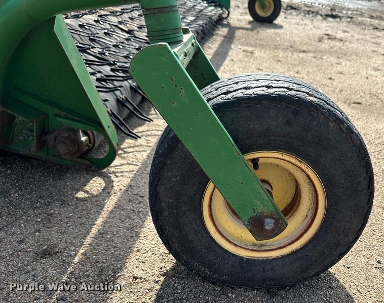 image for item NY9152 John Deere  pickup head