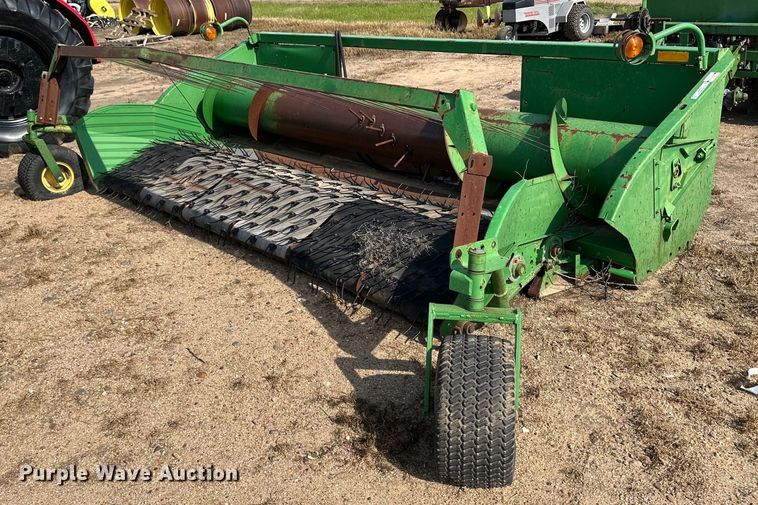 image for item NY9153 John Deere  pickup head