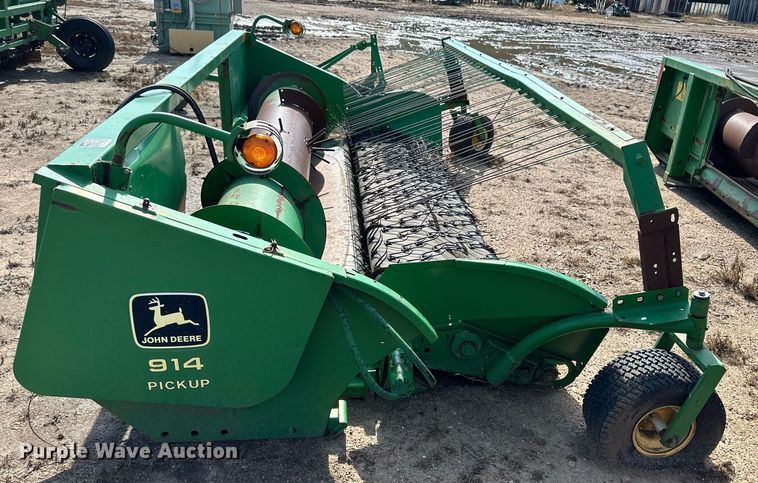 image for item NY9153 John Deere  pickup head