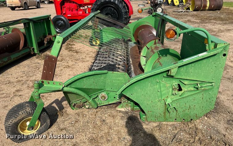 image for item NY9153 John Deere  pickup head