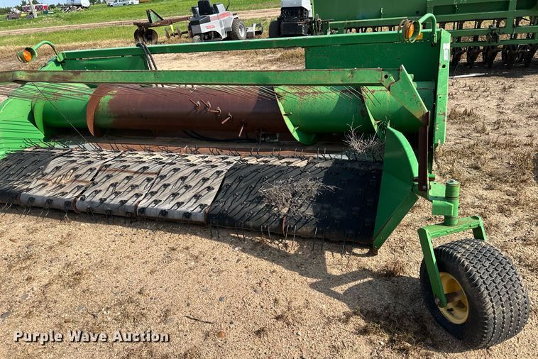 image for item NY9153 John Deere  pickup head