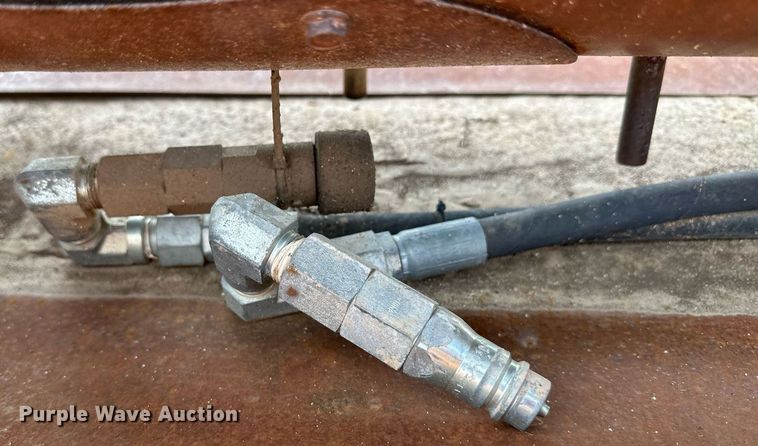 image for item NY9153 John Deere  pickup head