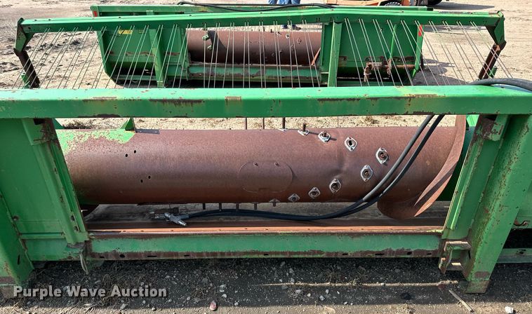 image for item NY9153 John Deere  pickup head