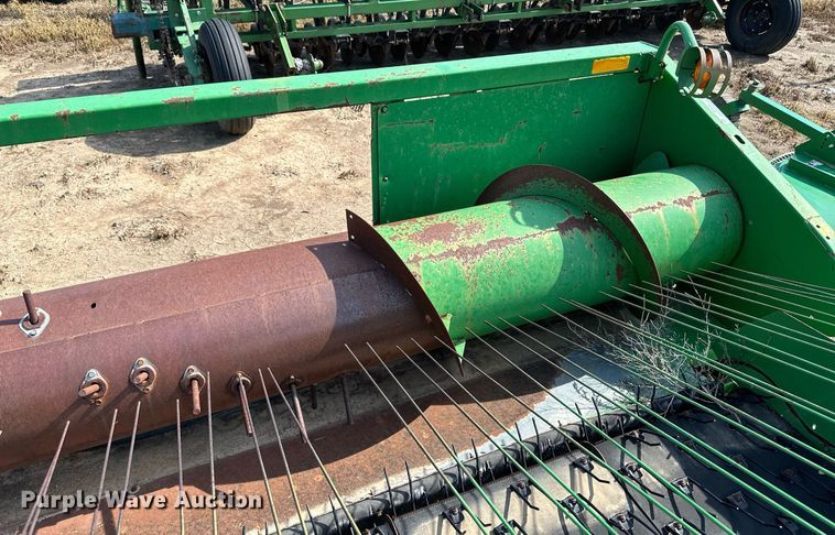 image for item NY9153 John Deere  pickup head