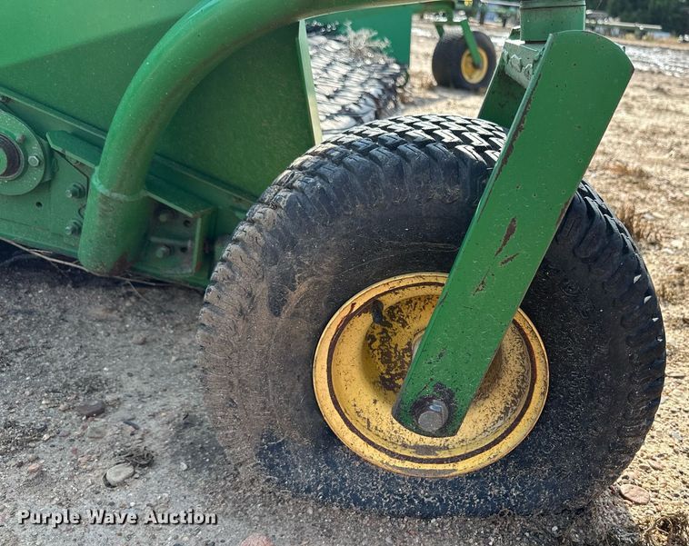image for item NY9153 John Deere  pickup head