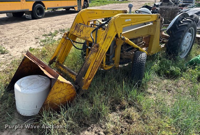 image for item NY9203 Ford  tractor