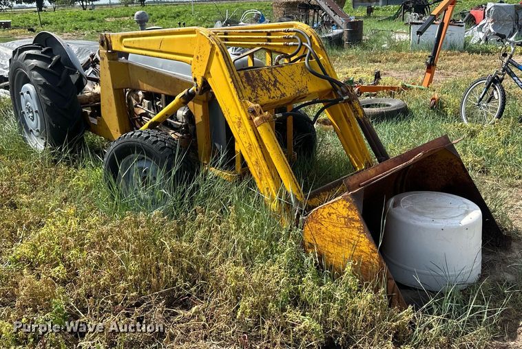 image for item NY9203 Ford  tractor