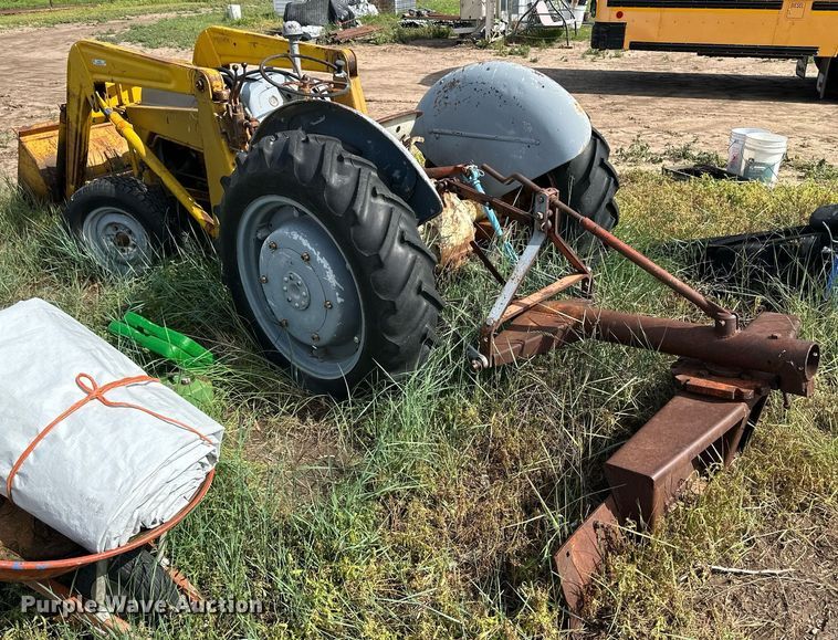 image for item NY9203 Ford  tractor