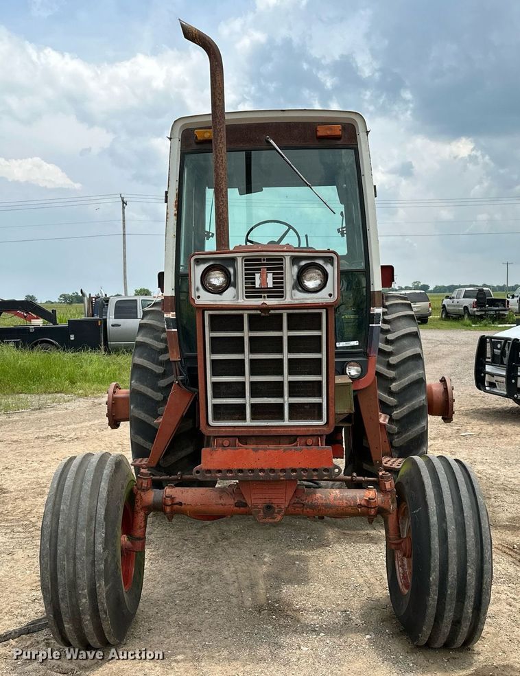 image for item OG9021 International 1586  tractor