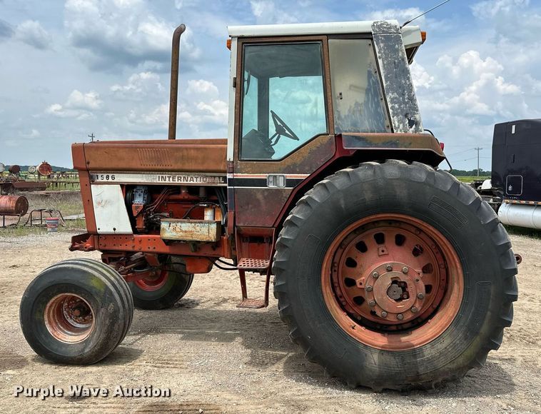 image for item OG9021 International 1586  tractor