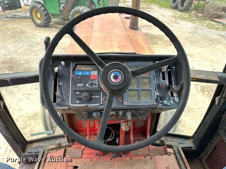 image for item OG9021 International 1586  tractor