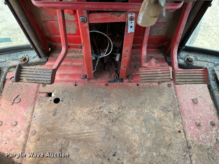 image for item OG9021 International 1586  tractor