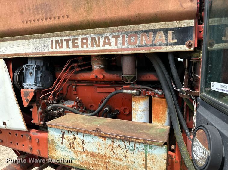 image for item OG9021 International 1586  tractor