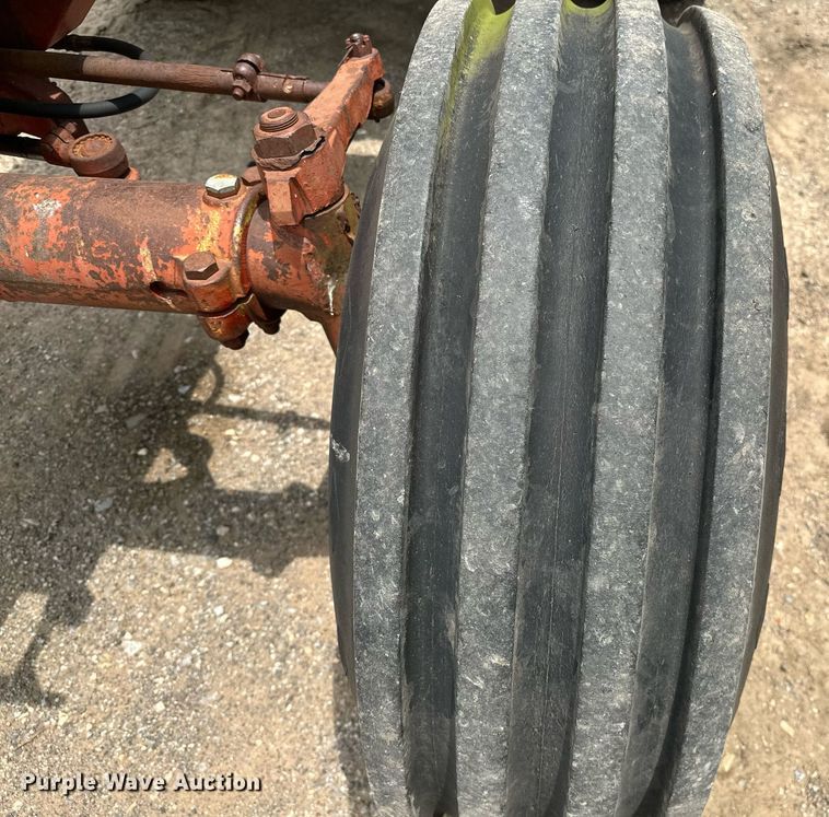 image for item OG9021 International 1586  tractor