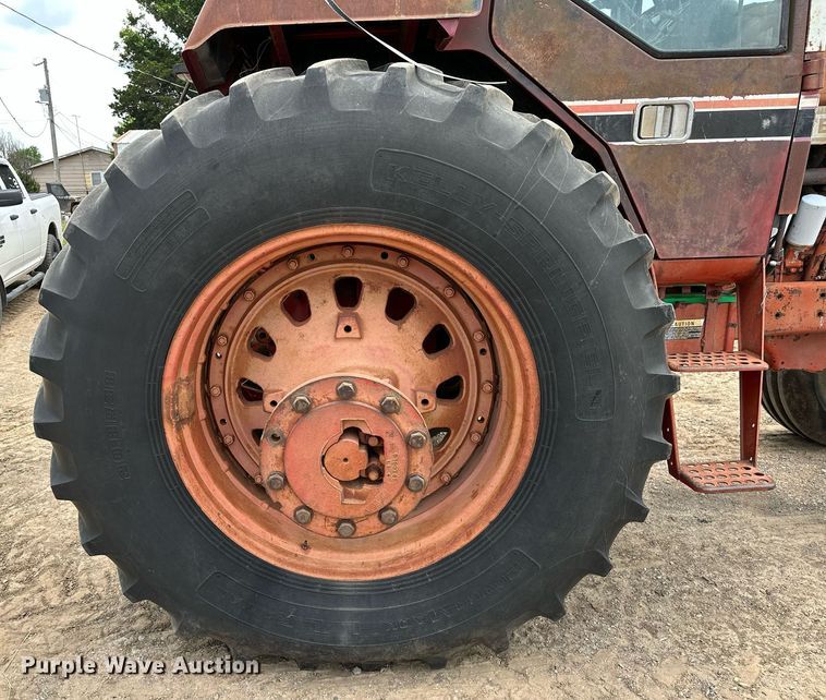 image for item OG9021 International 1586  tractor