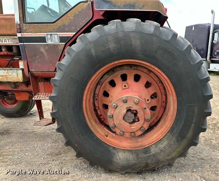 image for item OG9021 International 1586  tractor