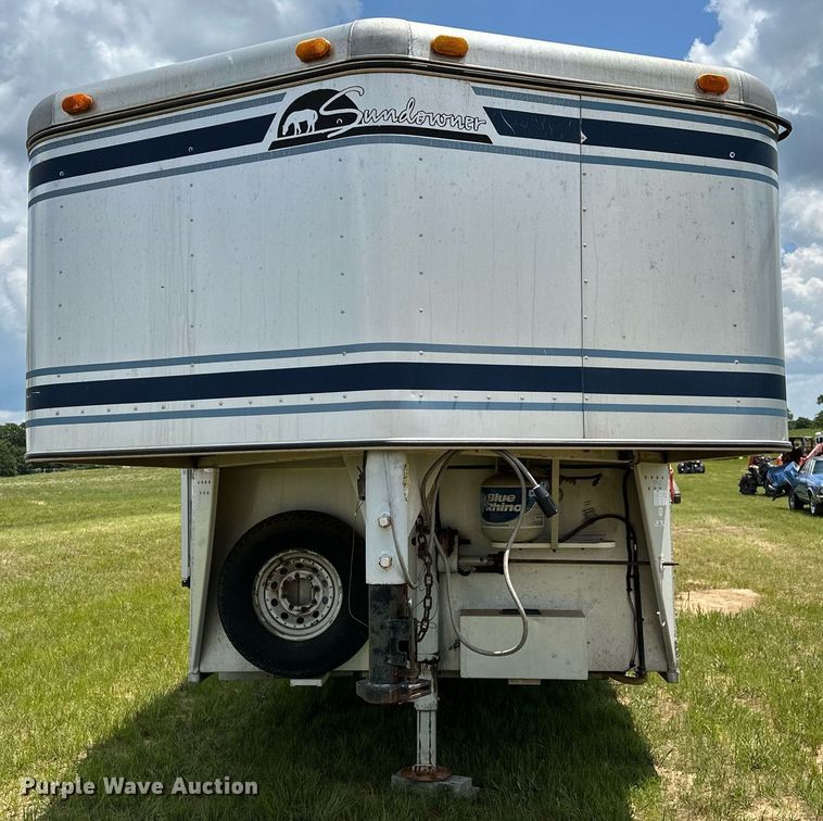 image for item OG9052 1996 Sundowner Siesta  horse trailer