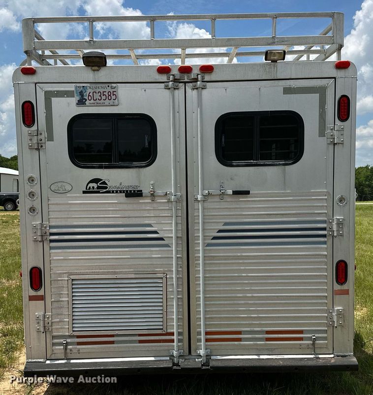 image for item OG9052 1996 Sundowner Siesta  horse trailer