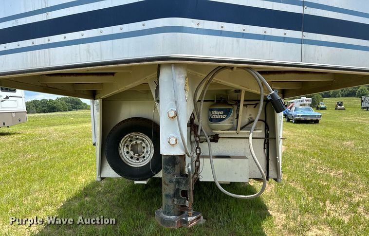 image for item OG9052 1996 Sundowner Siesta  horse trailer