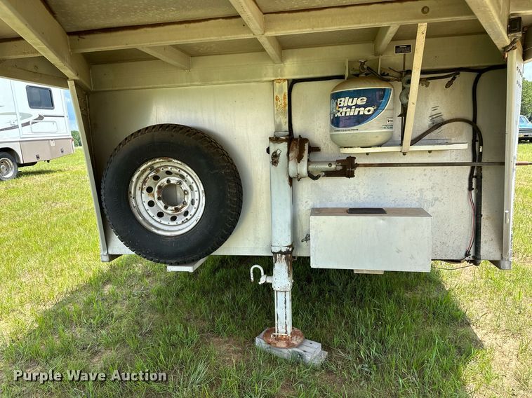 image for item OG9052 1996 Sundowner Siesta  horse trailer