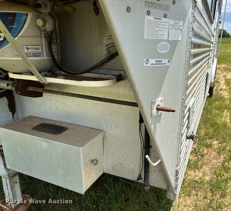 image for item OG9052 1996 Sundowner Siesta  horse trailer