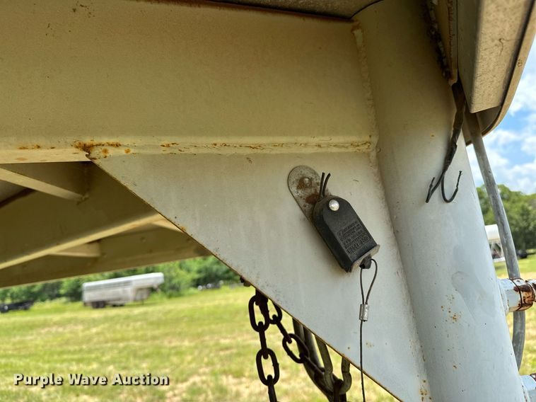 image for item OG9052 1996 Sundowner Siesta  horse trailer