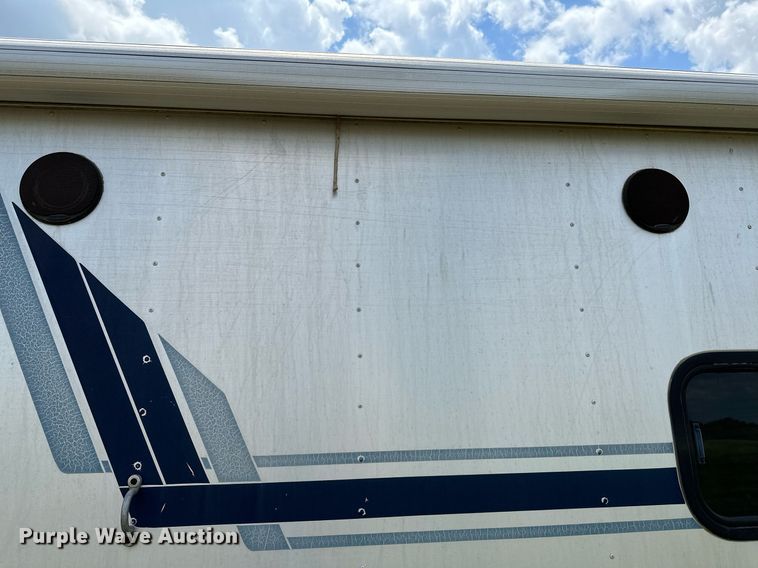 image for item OG9052 1996 Sundowner Siesta  horse trailer