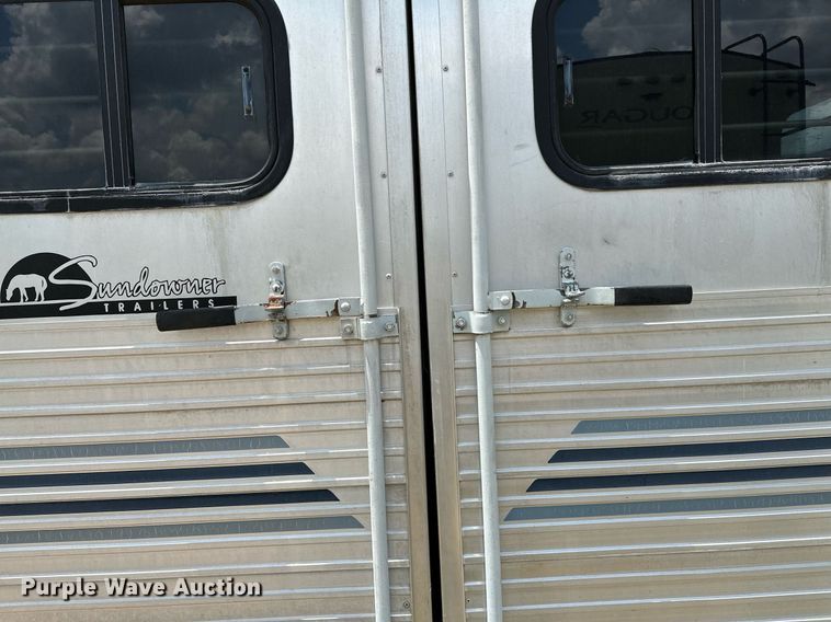 image for item OG9052 1996 Sundowner Siesta  horse trailer