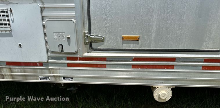 image for item OG9052 1996 Sundowner Siesta  horse trailer