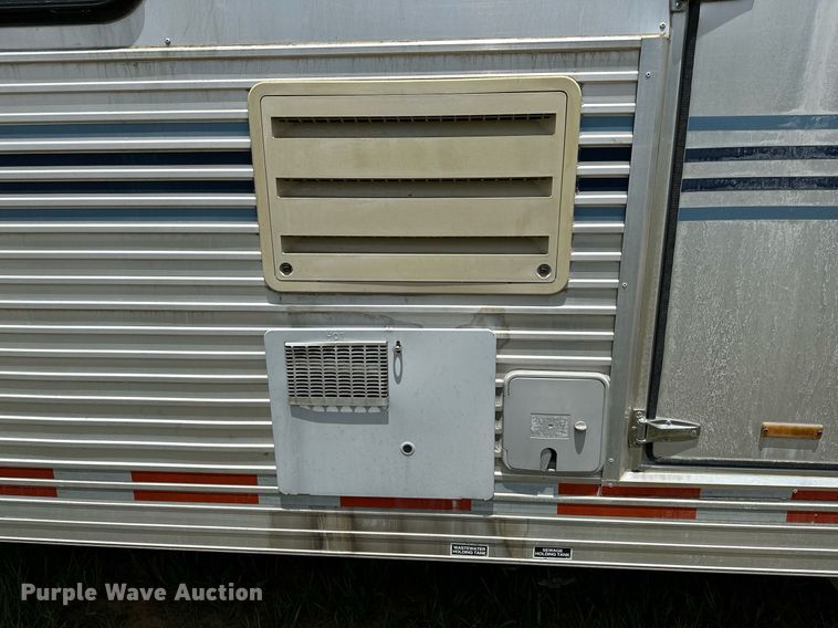 image for item OG9052 1996 Sundowner Siesta  horse trailer