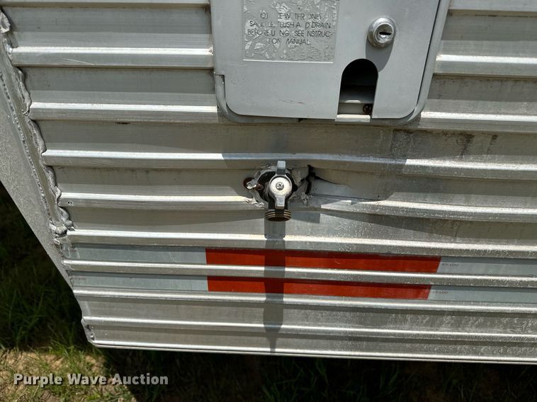 image for item OG9052 1996 Sundowner Siesta  horse trailer