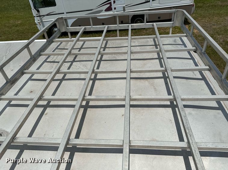 image for item OG9052 1996 Sundowner Siesta  horse trailer