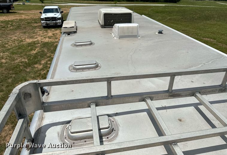 image for item OG9052 1996 Sundowner Siesta  horse trailer