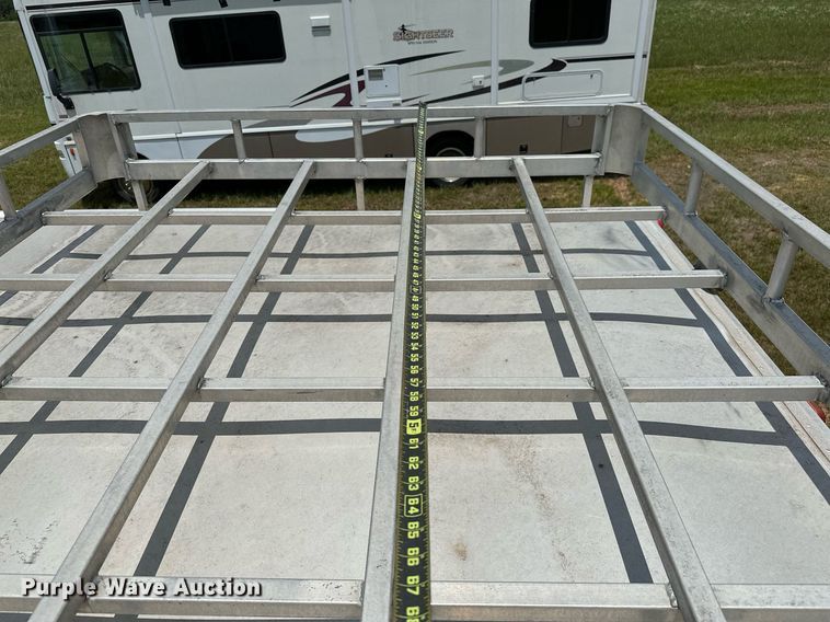 image for item OG9052 1996 Sundowner Siesta  horse trailer