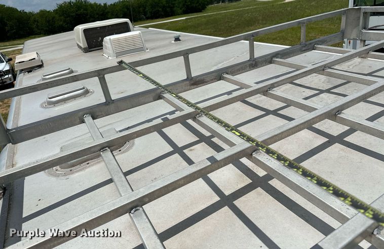 image for item OG9052 1996 Sundowner Siesta  horse trailer