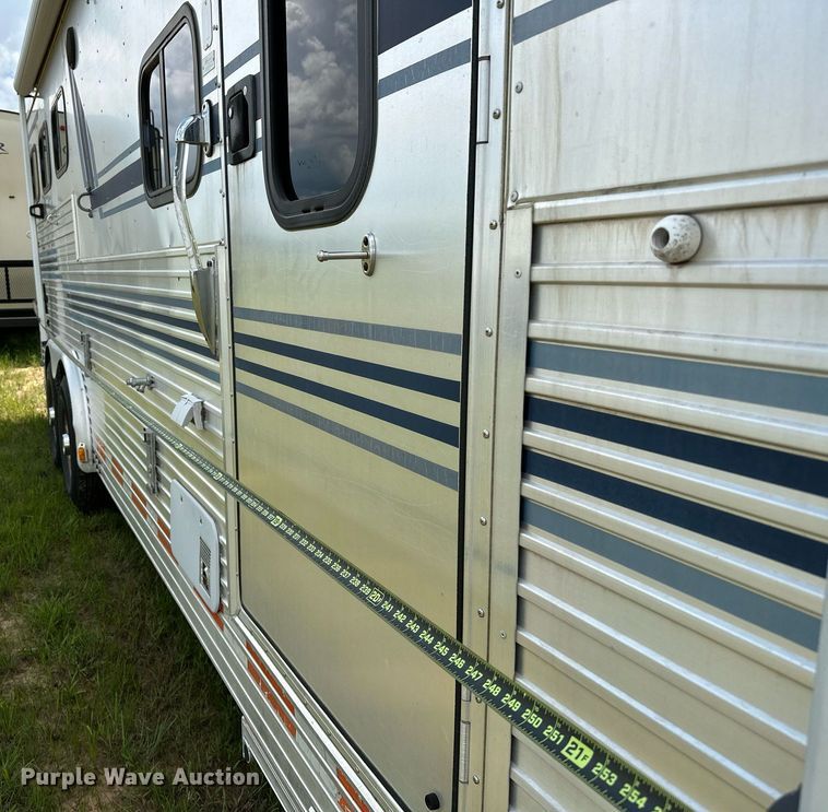 image for item OG9052 1996 Sundowner Siesta  horse trailer