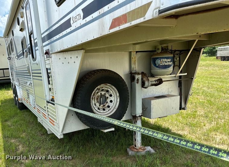 image for item OG9052 1996 Sundowner Siesta  horse trailer