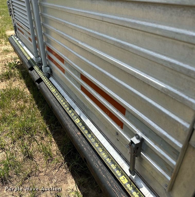 image for item OG9052 1996 Sundowner Siesta  horse trailer
