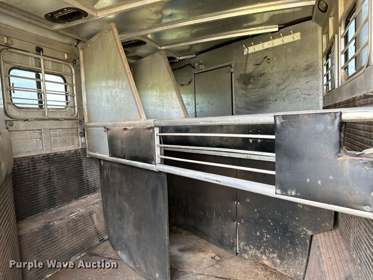 image for item OG9052 1996 Sundowner Siesta  horse trailer