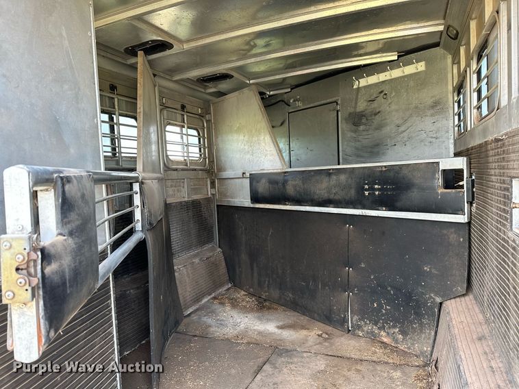 image for item OG9052 1996 Sundowner Siesta  horse trailer