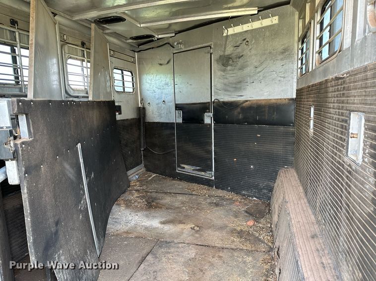 image for item OG9052 1996 Sundowner Siesta  horse trailer