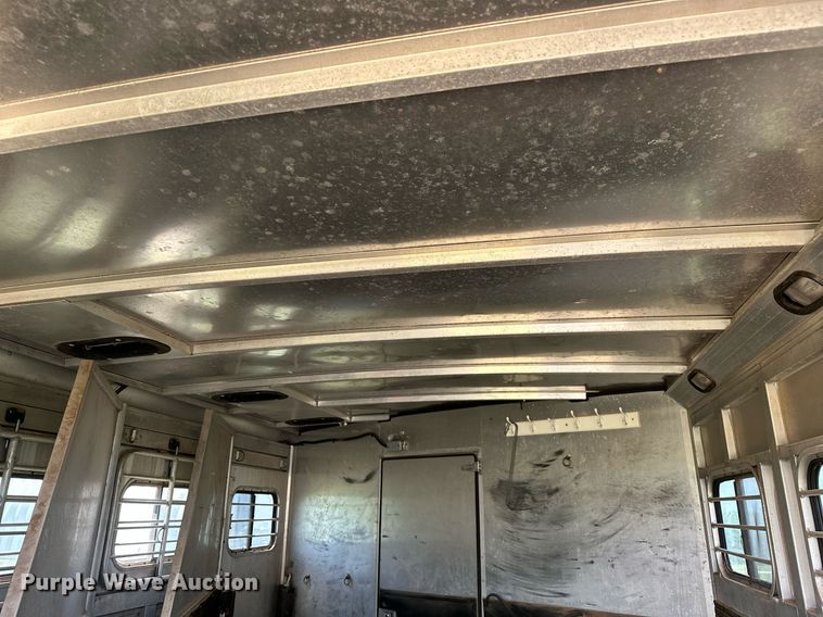 image for item OG9052 1996 Sundowner Siesta  horse trailer