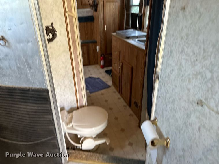 image for item OG9052 1996 Sundowner Siesta  horse trailer