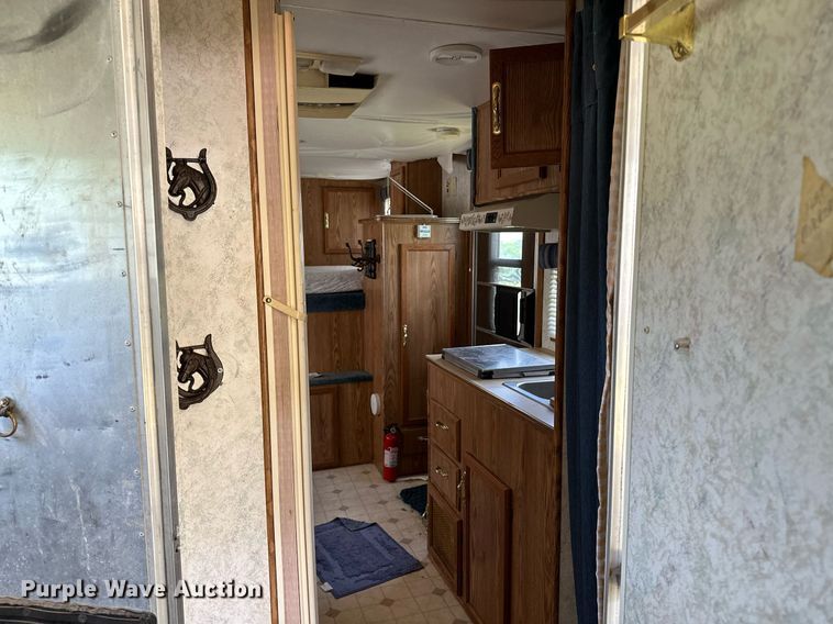 image for item OG9052 1996 Sundowner Siesta  horse trailer