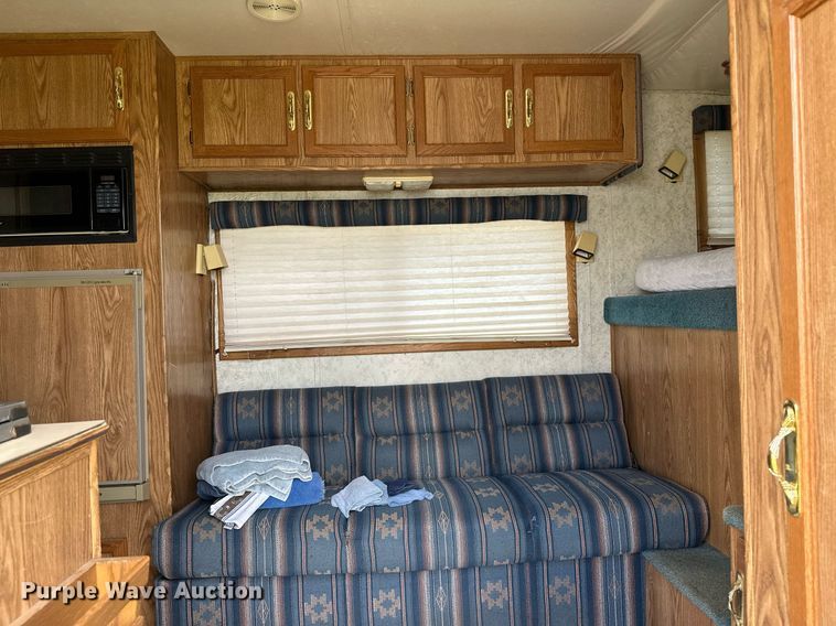 image for item OG9052 1996 Sundowner Siesta  horse trailer