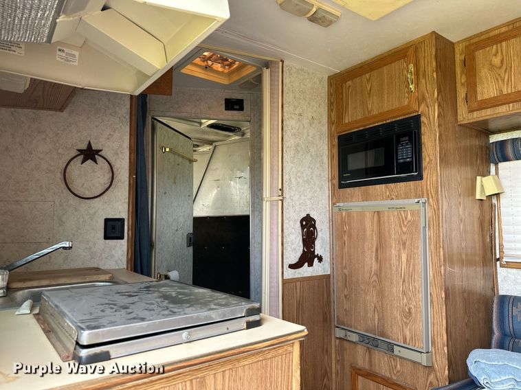 image for item OG9052 1996 Sundowner Siesta  horse trailer