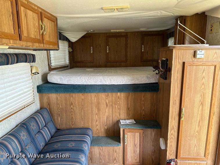 image for item OG9052 1996 Sundowner Siesta  horse trailer