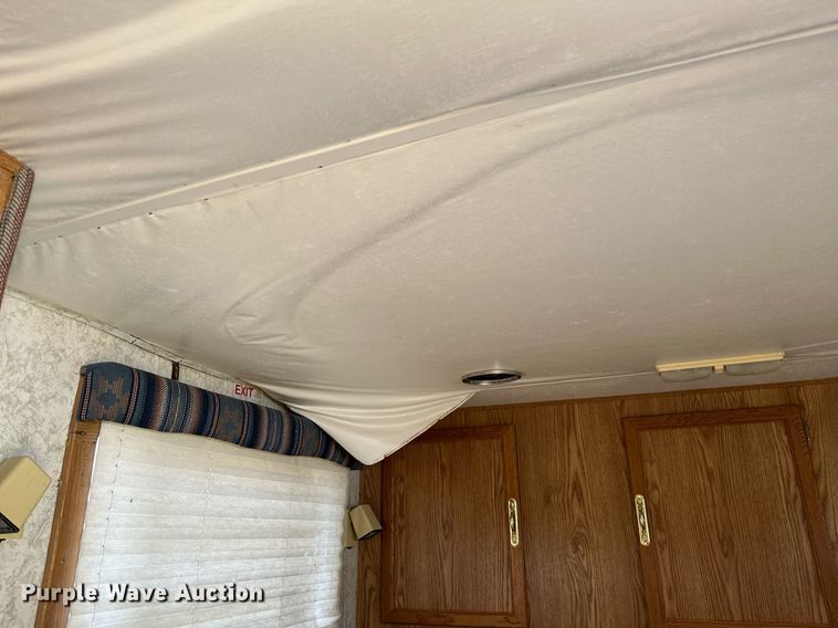 image for item OG9052 1996 Sundowner Siesta  horse trailer